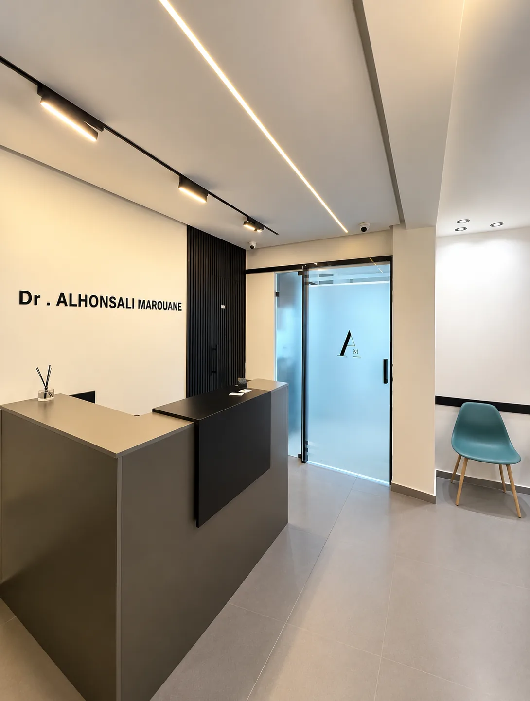 Accueil et comptoir du cabinet dentaire A/M Dental Center à Rabat