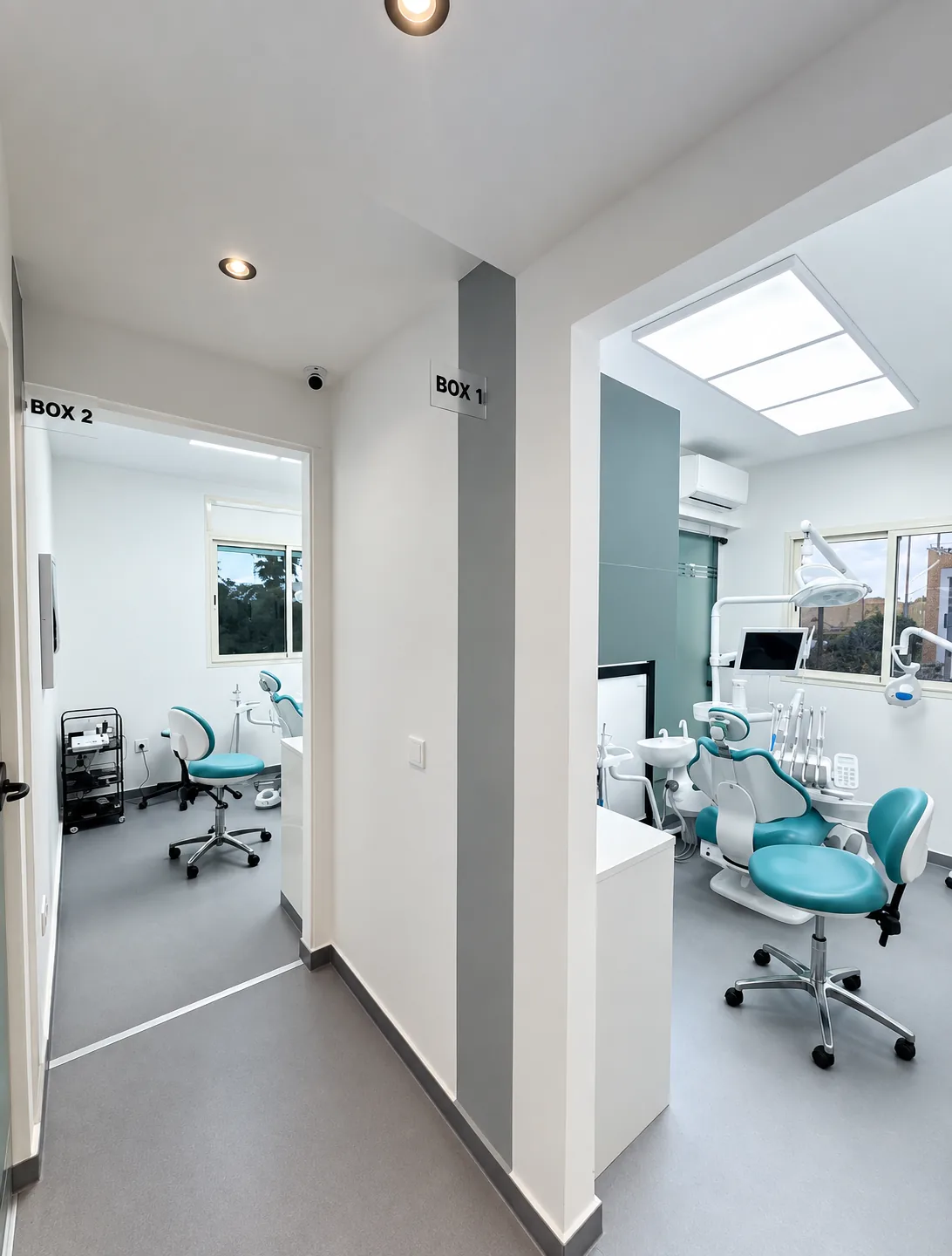 Les salles de soins lumineuses du cabinet dentaire A/M Dental Center à Rabat